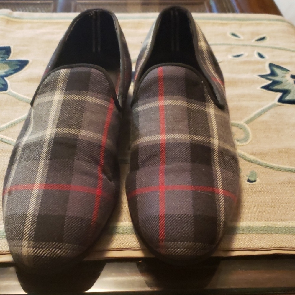 House of hounds slippers design in England